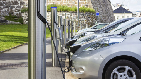 Προσπάθειες μείωσης της τιμής των ηλεκτρικών αυτοκινήτων