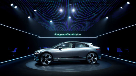 Η Jaguar εκτοξεύει τις πωλήσεις της Πετρόπουλος