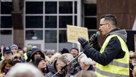 Ο Έλληνας ηγέτης των «Κίτρινων Γιλέκων» στη Γερμανία