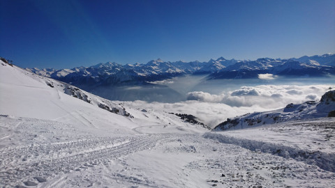 Χιονοστιβάδα καταπλάκωσε σκιέρ στην Ελβετία