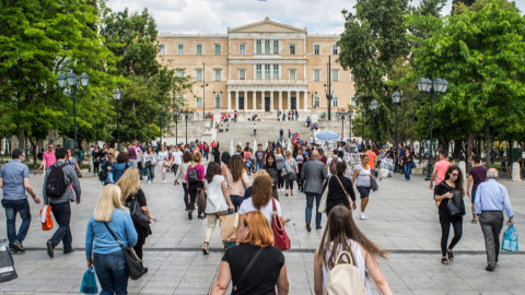 Ευρωβαρόμετρο: Μόνοι απαισιόδοξοι της ΕΕ οι Έλληνες