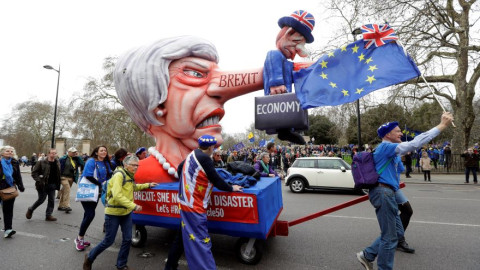 Μεγάλη πορεία στο Λονδίνο ενάντια στο Brexit