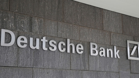 «Βυθίζεται» η μετοχή της Deutsche Bank