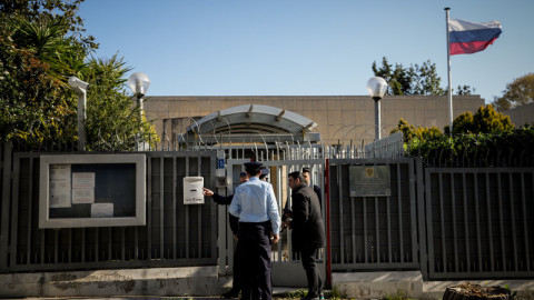 Επίθεση με χειροβομβίδα στη ρωσική πρεσβεία