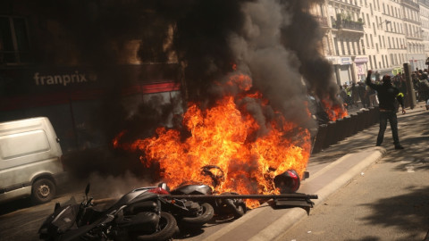 Συγκρούσεις αστυνομίας - «κίτρινα γιλέκα» στο Παρίσι 