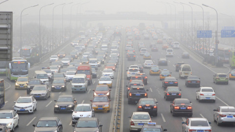 Η Κίνα ξεκινάει πόλεμο στα ρυπογόνα αυτοκίνητα