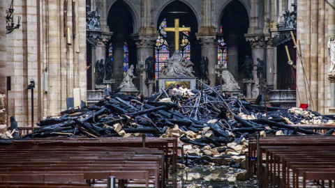 Τι χάθηκε και τι διασώθηκε από τη Notre Dame