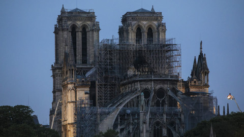 Γάλλοι μεγιστάνες δίνουν 300 εκατ. για την Παναγία των Παρισίων