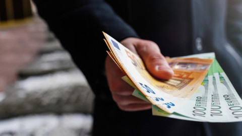 Ποιες συντάξεις και επιδόματα θα πληρωθούν μέχρι τέλος Αυγούστου
