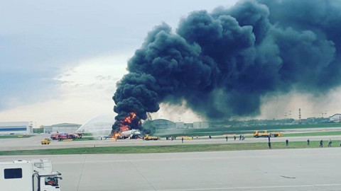 Ρωσία: 13 νεκροί από αναγκαστική προσγείωση αεροσκάφους