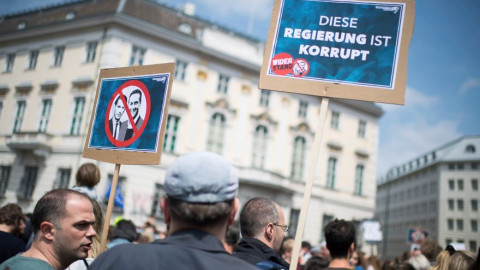 Πανηγυρισμοί στην Αυστρία για την παραίτηση Στράχε