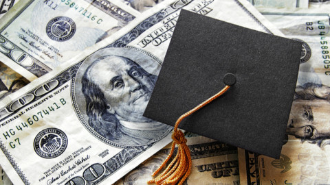ΗΠΑ: Ανοίγει και πάλι η κουβέντα για τα φοιτητικά δάνεια