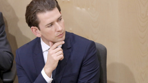 Μπλόκο από την Αυστρία στη συμφωνία Μέρκελ-Μακρόν