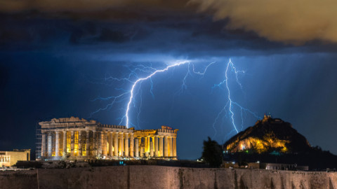 WSJ: Ζοφερό το μέλλον της ελληνικής οικονομίας