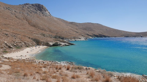 Στη Σέριφο η πρώτη παραλία μη καπνιστών