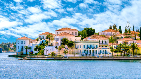 Μικρή ελληνική παραλιακή πόλη