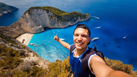 Πέντε φορές πιο φονικές οι selfies από τους καρχαρίες