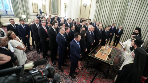 Θρησκευτικός όρκος και για τους 51 της νέας κυβέρνησης