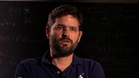 Ο βραβευμένος ακαδημαϊκός που απαισιοδοξεί για το brain drain 