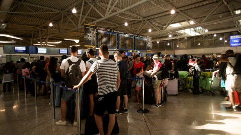 «Απογειώθηκε» η επιβατική κίνηση στα ελληνικά αεροδρόμια 