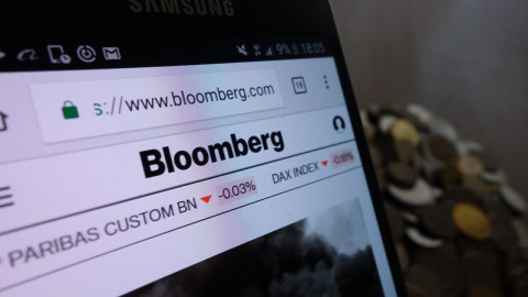 Bloomberg: Ανοίγει η όρεξη των επενδυτών για ελληνικά ομόλογα