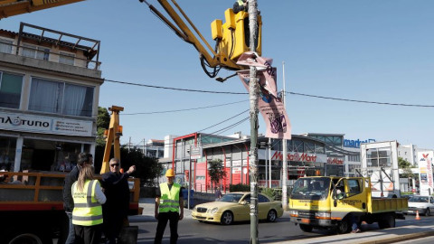 Περιφέρεια Αττικής: Ξεκίνησε η αφαίρεση των παράνομων πινακίδων