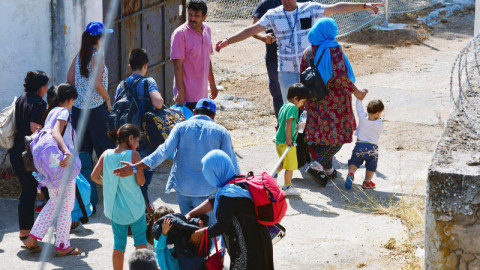 Σε πλήρη υγειονομικό αποκλεισμό οι δομές φιλοξενίας σε Θήβα και Σέρρες