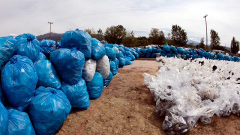 Σακούλες με σκουπίδια και ανακύκλωση