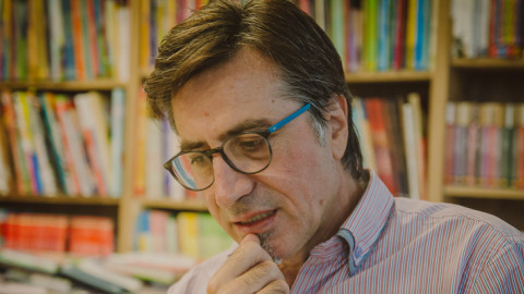 Ο Ηλίας Γκότσης συγγραφέας του βιβλίου Η Γραμματική των Αποθεμάτων