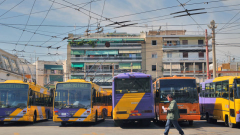 Πενιχρά έσοδα σε λεωφορεία και τρόλεϊ παρά το ηλεκτρονικό εισιτήριο