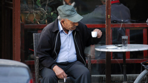 Αντικαπνιστικός νόμος-Ελεγχοι : Οι Ελληνες συμμορφώνονται -Τσιγάρο μόνο έξω