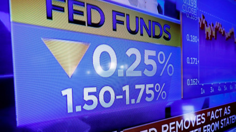 Νέο ρεκόρ στη Wall Street μετά τη μείωση επιτοκίων της Fed