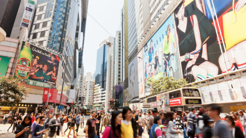 Η Causeway Bay διατήρησε την πρώτη θέση στους πιο ακριβούς εμπορικούς δρόμους