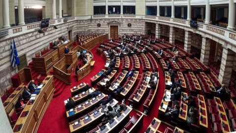 Προς ιστορική συμφωνία για άρθρο 86 και ψήφο αποδήμων 