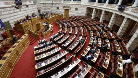 Βουλή: Ψηφίζεται το νομοσχέδιο για τις μικροχρηματοδοτήσεις