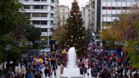 Εορταστικό ωράριο: Τίθεται σε εφαρμογή από σήμερα – Ποιες Κυριακές θα είναι ανοιχτά τα καταστήματα