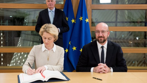 ΕΕ: Οι πρόεδροι Κομισιόν και Συμβουλίου υπέγραψαν τη συμφωνία για το Brexit