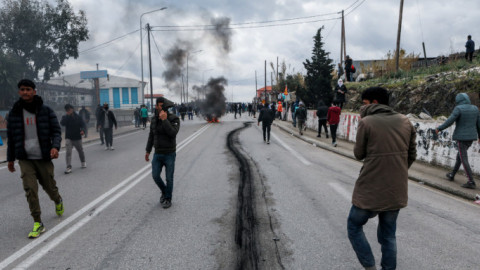 Επεισόδια στη Μόρια μεταξύ μεταναστών και κατοίκων