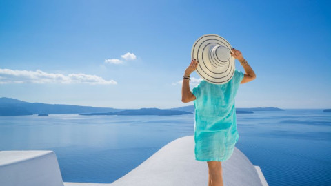 EY: Μετά το 2022 η ανάκαμψη του ελληνικού τουρισμού