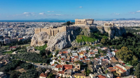 Γιατί η Moody's έδωσε την επενδυτική βαθμίδα: Κυβερνητική πολιτική, θεσμικές βελτιώσεις, σταθερό πολιτικό περιβάλλον