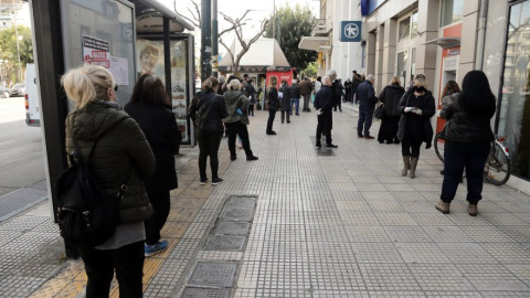 Ενωση Τραπεζών: Ηλεκτρονικά οι συναλλαγές, μας αδικούν οι ουρές 