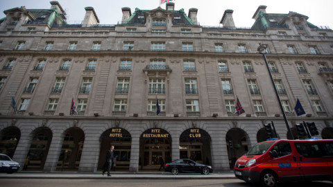 Γιατί ο πλουσιότερος άνθρωπος της Ευρώπης θέλει να αγοράσει το Ritz του Λονδίνου