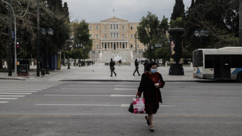 Επίδομα 800 ευρώ: Ξεκινούν από αύριο οι αιτήσεις