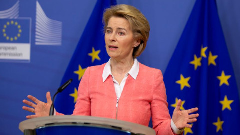 Φον ντερ Λάιεν: Η ΕΕ έχει παραδώσει αρκετές δόσεις εμβολίων για να εμβολιαστεί το 70% του ενήλικου πληθυσμού