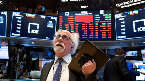 Σε πανικό η Wall Street - Βουτιά 13% για τον Dow Jones