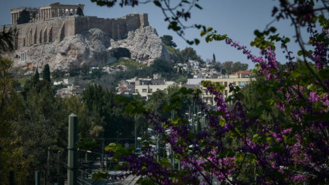 DW: Διθύραμβοι και αγωνία για την Ελλάδα