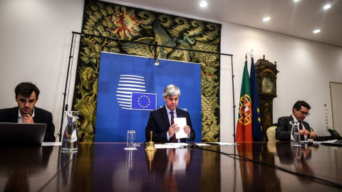 Σε τεντωμένο σκοινί οι ισορροπίες στο νέο τηλε-Eurogroup