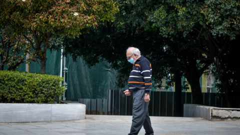 Υποχρεωτική η χρήση μάσκας σε ΜΜΜ και καταστήματα