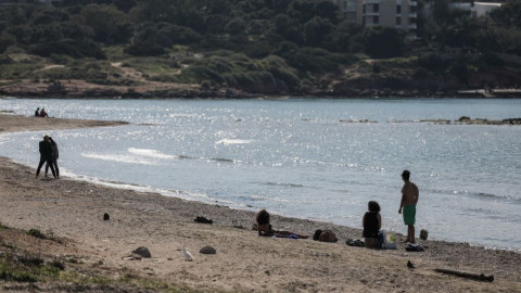 Απαγορεύονται το κολύμπι και το ψάρεμα