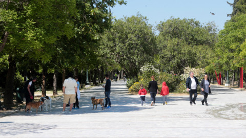 «Έμφραγμα» στα έσοδα τον Απρίλιο: πτώση 35%